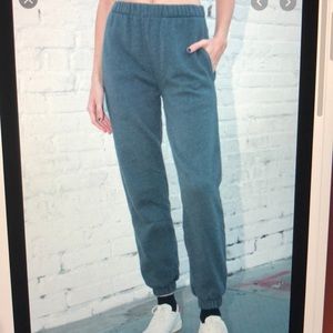 Brandy Melville Rosa sweats